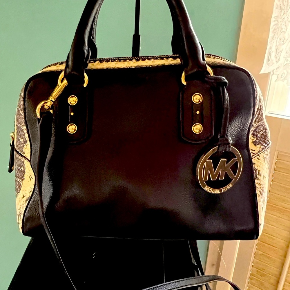 MICHAEL KORS Black/Reptile Dome Crossbody Bag W/Strap and Certificate
